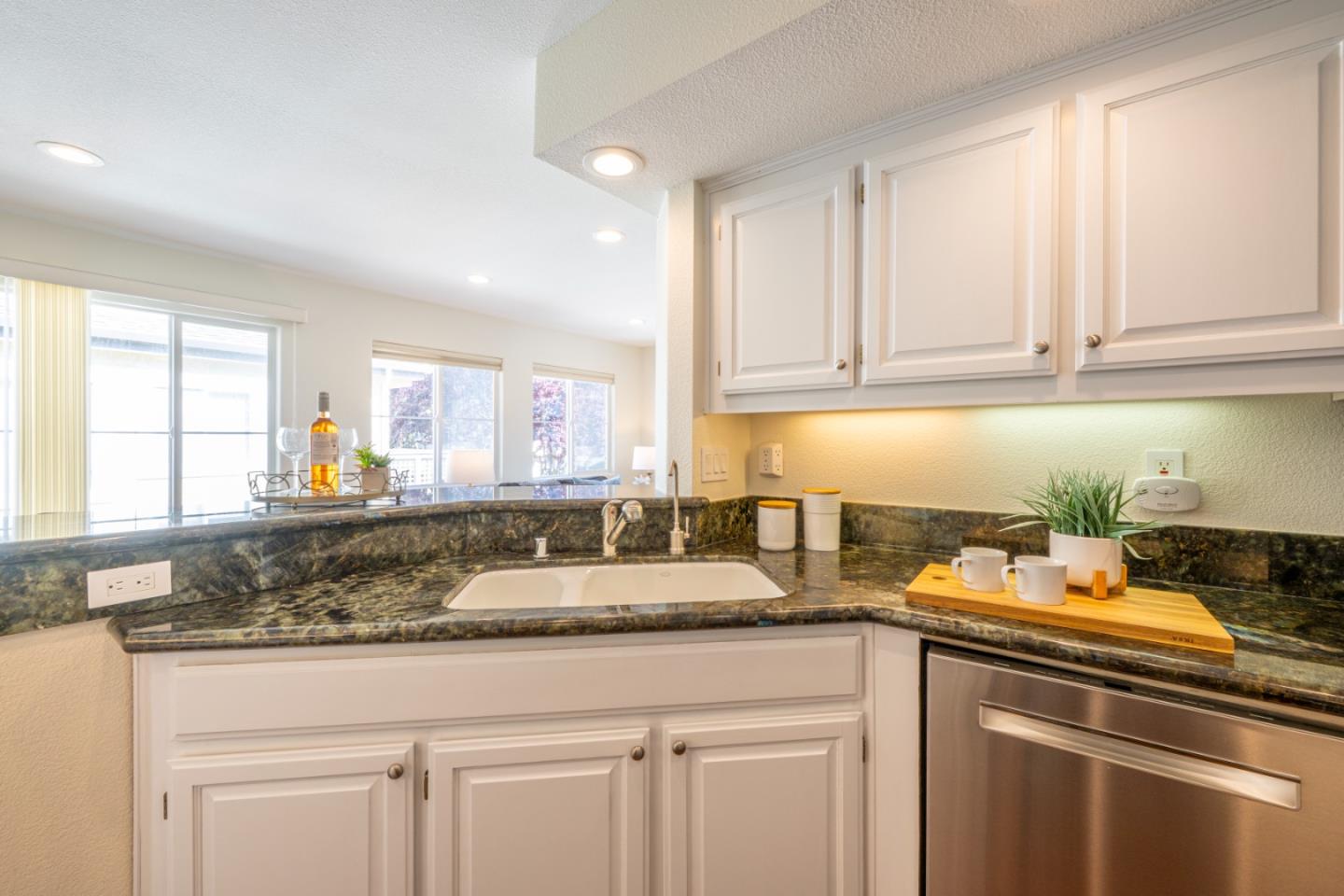 Detail Gallery Image 22 of 30 For 23 Erin Ln, Half Moon Bay,  CA 94019 - 3 Beds | 3 Baths