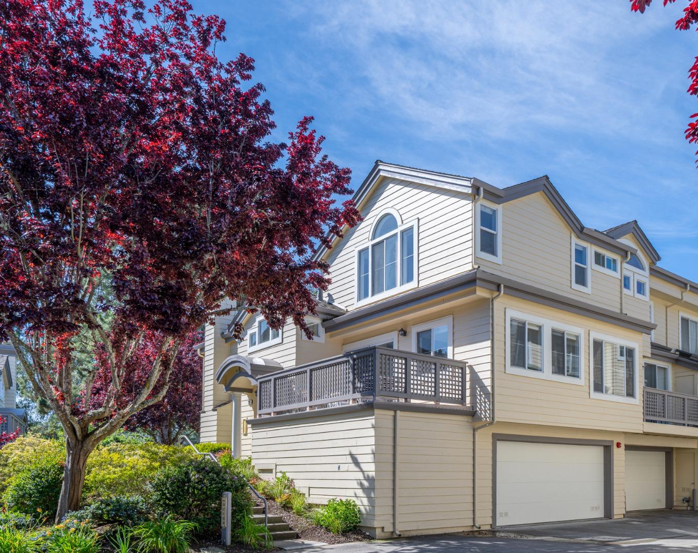 Detail Gallery Image 3 of 30 For 23 Erin Ln, Half Moon Bay,  CA 94019 - 3 Beds | 3 Baths