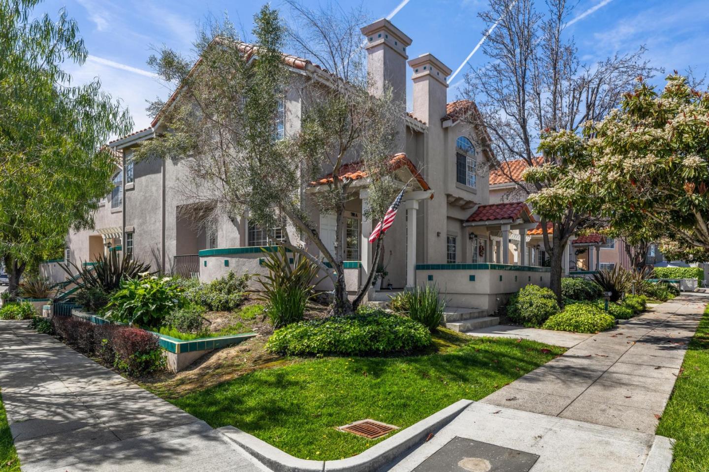 Detail Gallery Image 2 of 27 For 701 Woodside Way a,  San Mateo,  CA 94401 - 2 Beds | 2/1 Baths