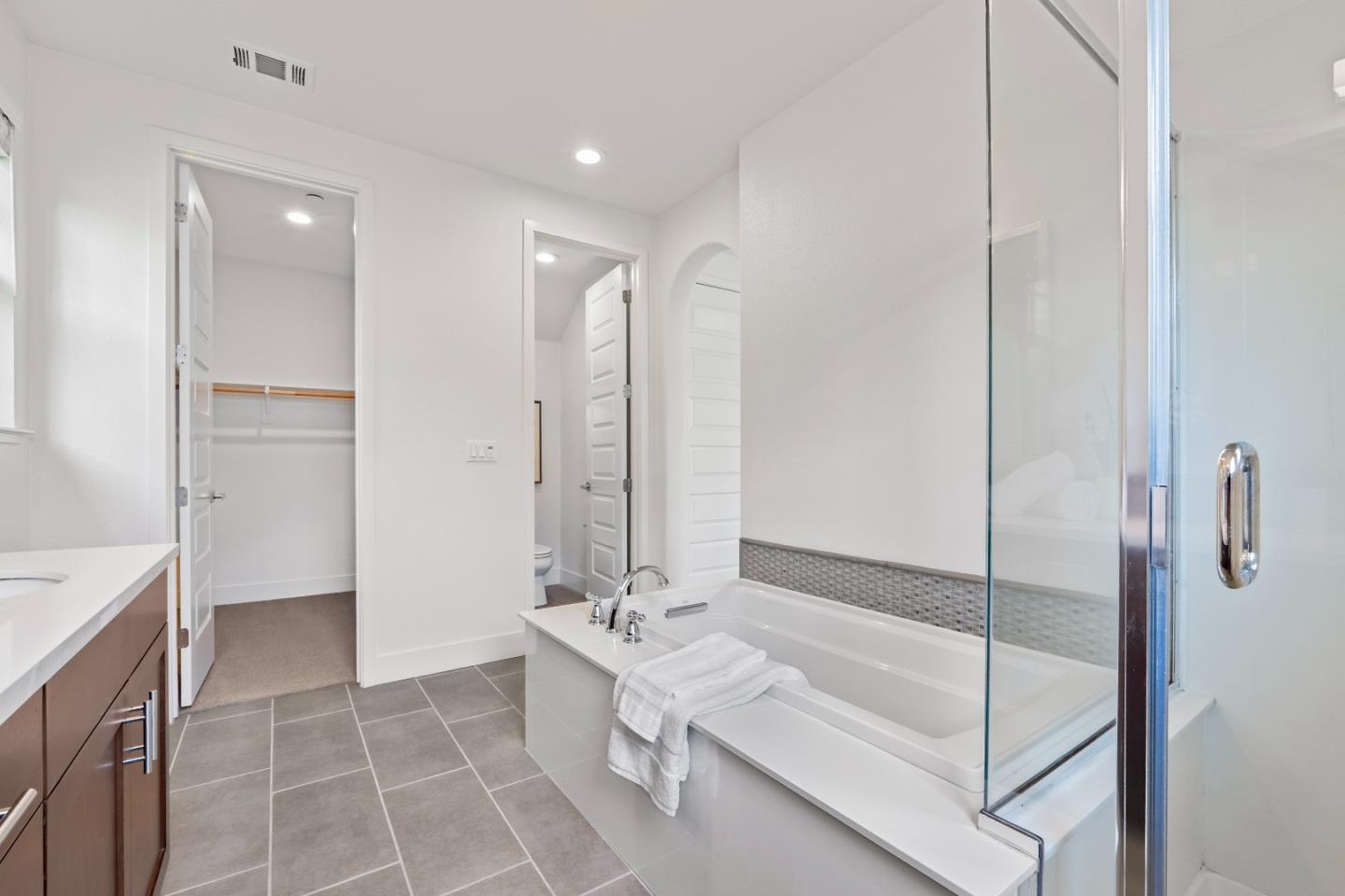 Detail Gallery Image 18 of 50 For 109 Avellino Way, Mountain View,  CA 94043 - 4 Beds | 3/1 Baths