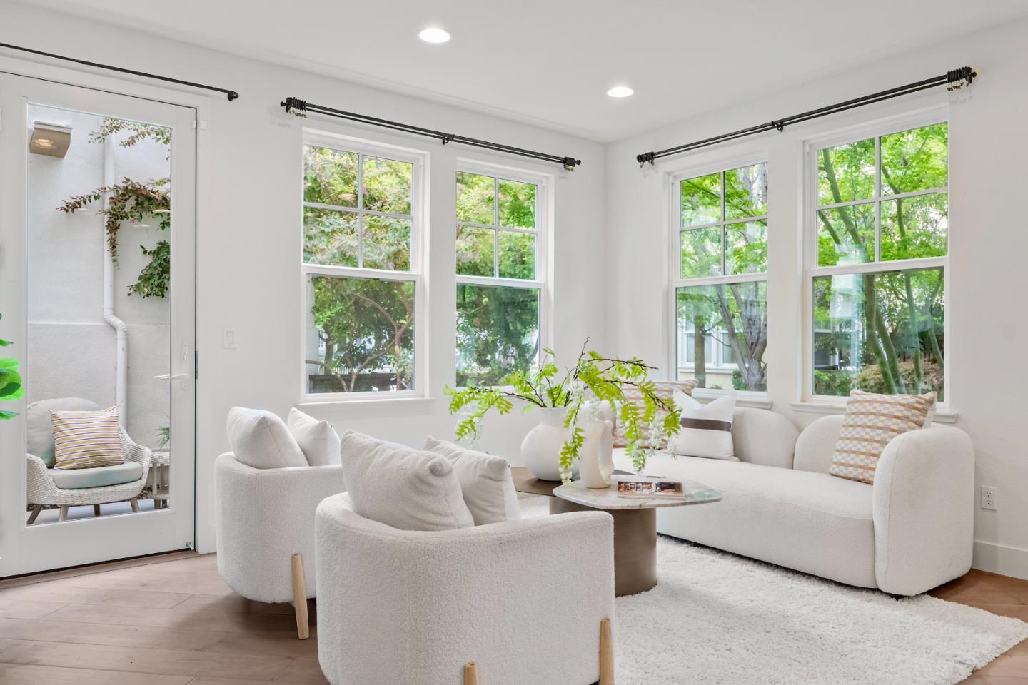 Detail Gallery Image 3 of 50 For 109 Avellino Way, Mountain View,  CA 94043 - 4 Beds | 3/1 Baths