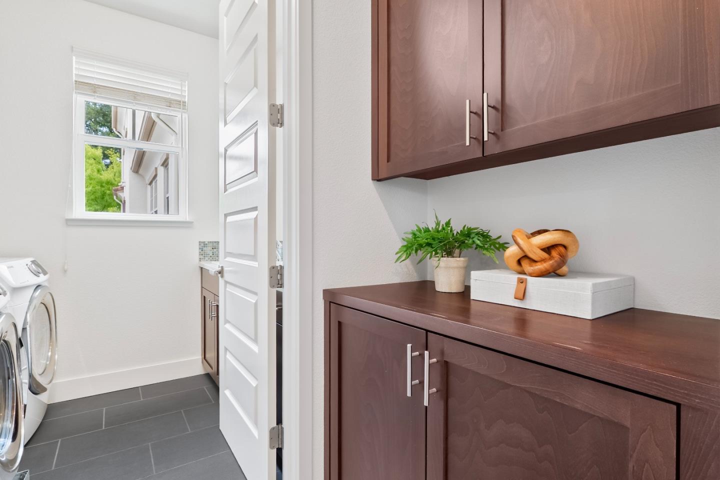 Detail Gallery Image 32 of 50 For 109 Avellino Way, Mountain View,  CA 94043 - 4 Beds | 3/1 Baths