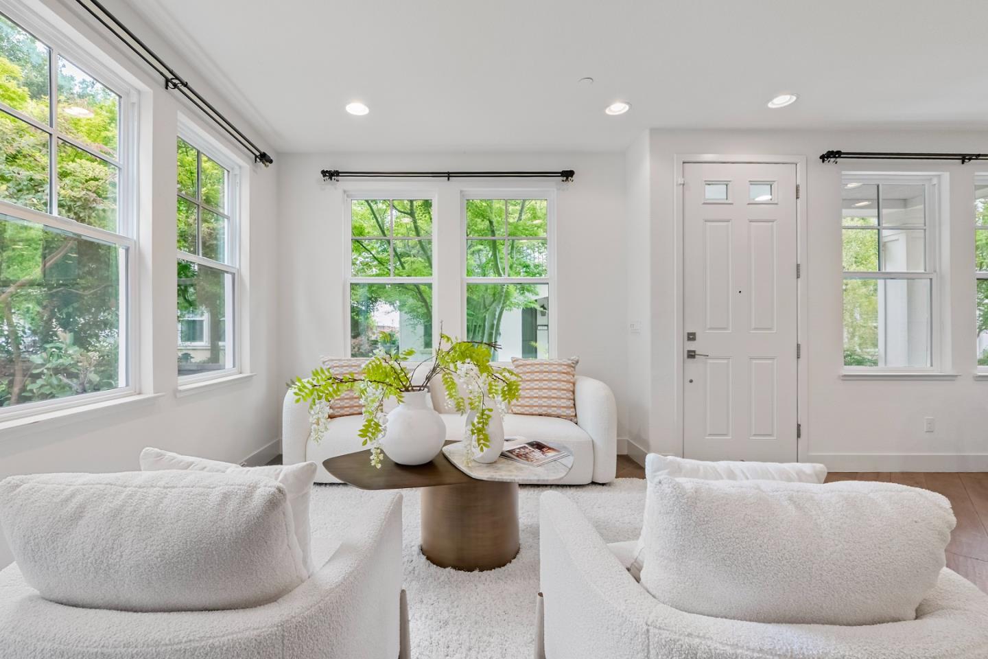 Detail Gallery Image 4 of 50 For 109 Avellino Way, Mountain View,  CA 94043 - 4 Beds | 3/1 Baths