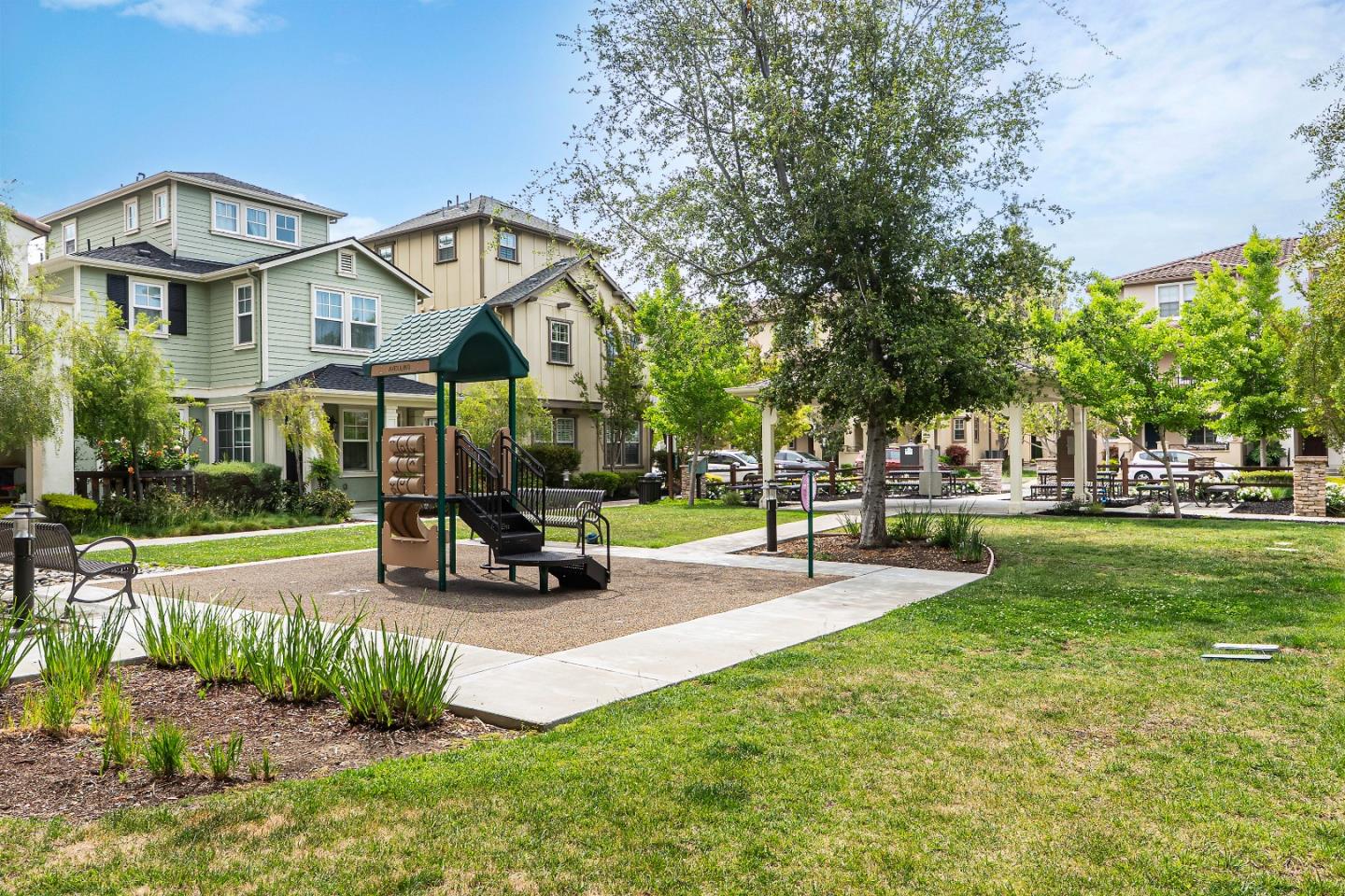 Detail Gallery Image 41 of 50 For 109 Avellino Way, Mountain View,  CA 94043 - 4 Beds | 3/1 Baths