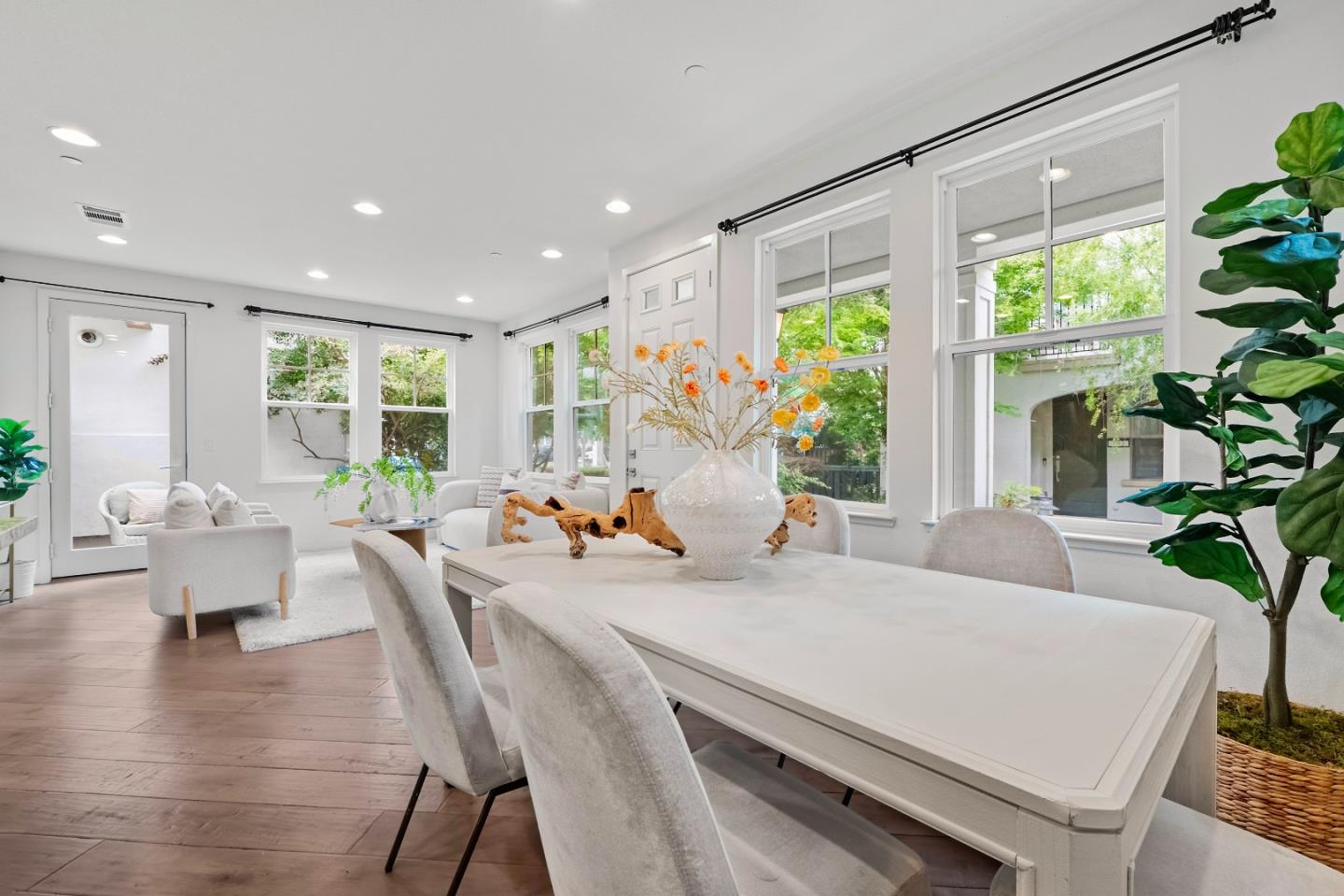 Detail Gallery Image 5 of 50 For 109 Avellino Way, Mountain View,  CA 94043 - 4 Beds | 3/1 Baths
