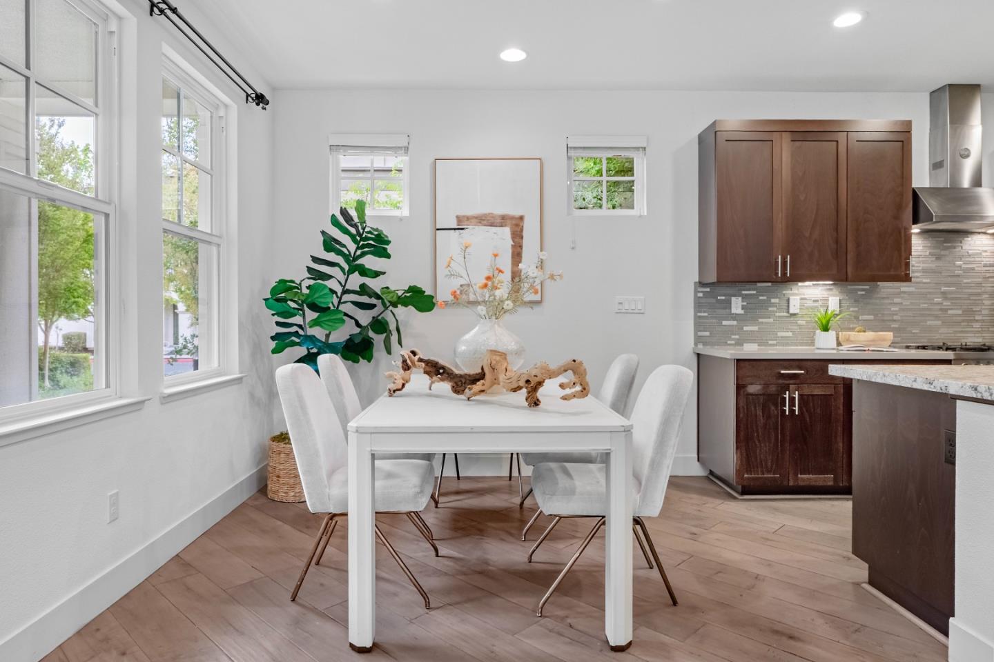 Detail Gallery Image 6 of 50 For 109 Avellino Way, Mountain View,  CA 94043 - 4 Beds | 3/1 Baths