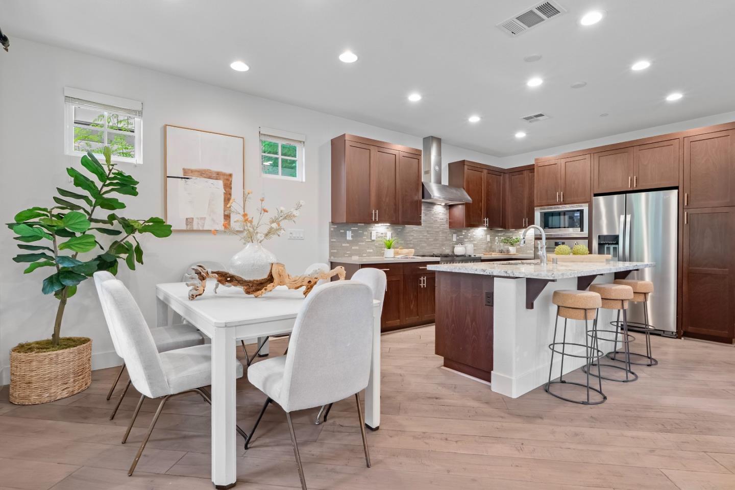 Detail Gallery Image 7 of 50 For 109 Avellino Way, Mountain View,  CA 94043 - 4 Beds | 3/1 Baths