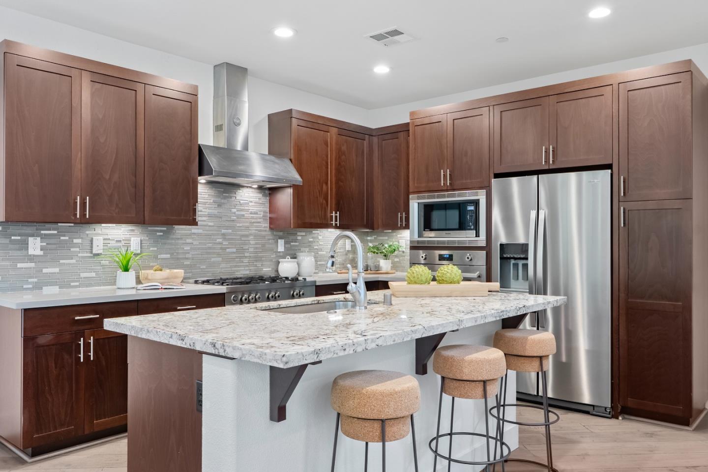 Detail Gallery Image 9 of 50 For 109 Avellino Way, Mountain View,  CA 94043 - 4 Beds | 3/1 Baths