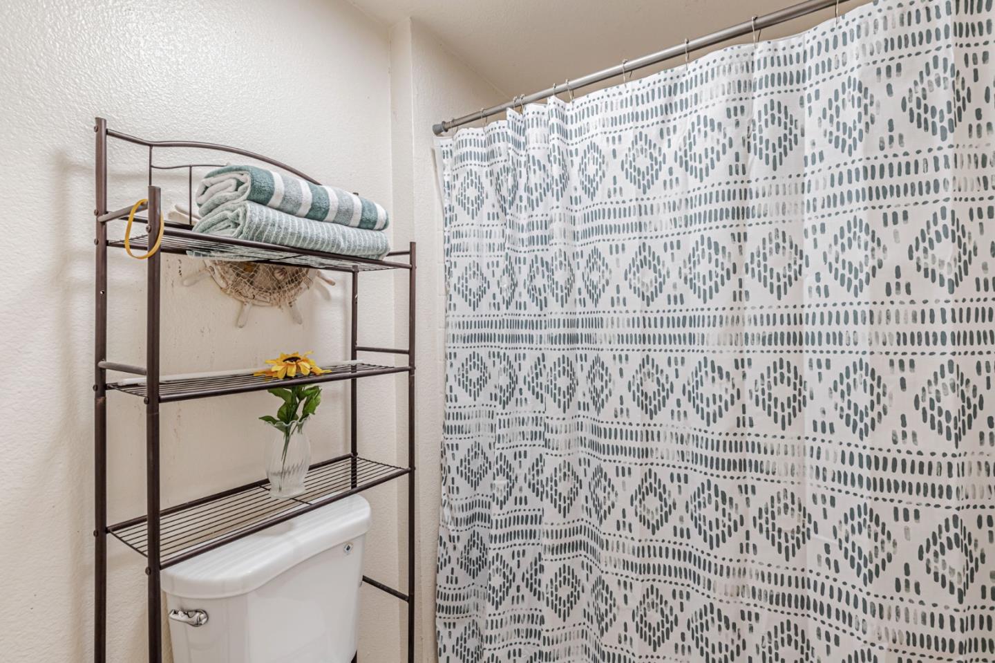 Detail Gallery Image 15 of 24 For 1018 Niguel Ln, San Jose,  CA 95138 - 1 Beds | 1/1 Baths