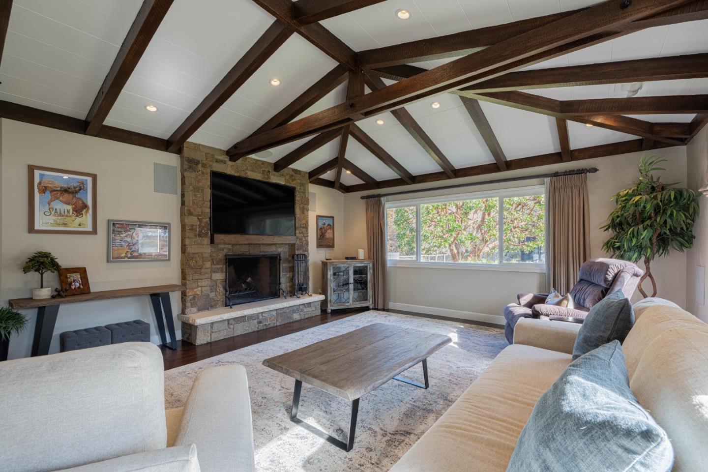 Detail Gallery Image 11 of 50 For 204 San Benancio Rd, Salinas,  CA 93908 - 4 Beds | 4 Baths