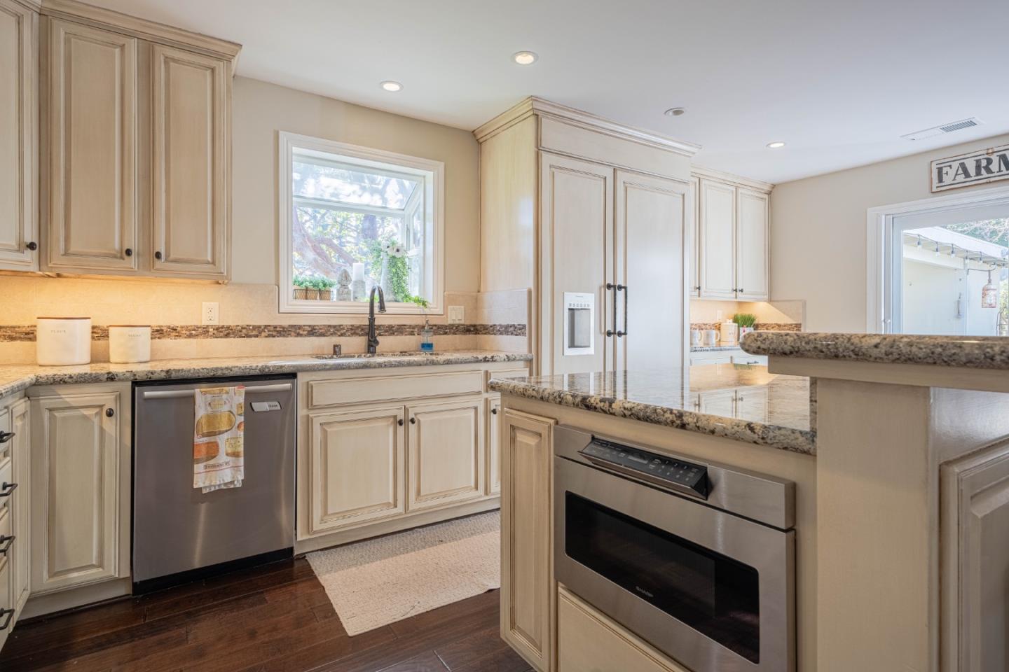 Detail Gallery Image 14 of 50 For 204 San Benancio Rd, Salinas,  CA 93908 - 4 Beds | 4 Baths