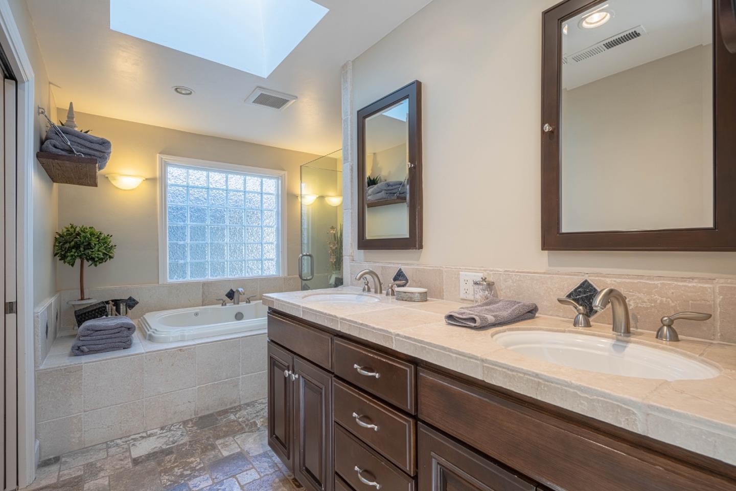 Detail Gallery Image 24 of 50 For 204 San Benancio Rd, Salinas,  CA 93908 - 4 Beds | 4 Baths