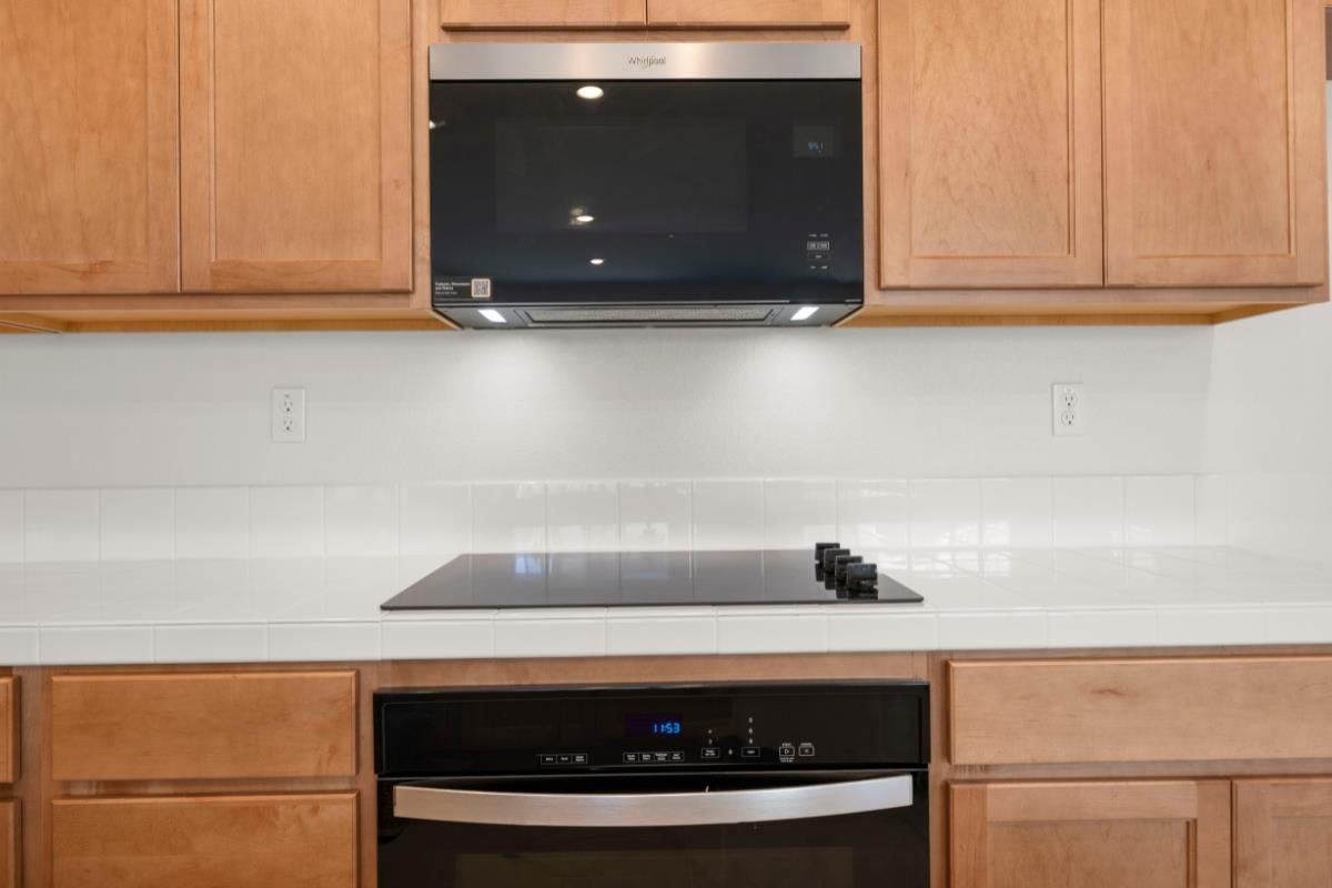 Detail Gallery Image 11 of 33 For 2110 Gladiola Dr, Hollister,  CA 95023 - 3 Beds | 2/1 Baths