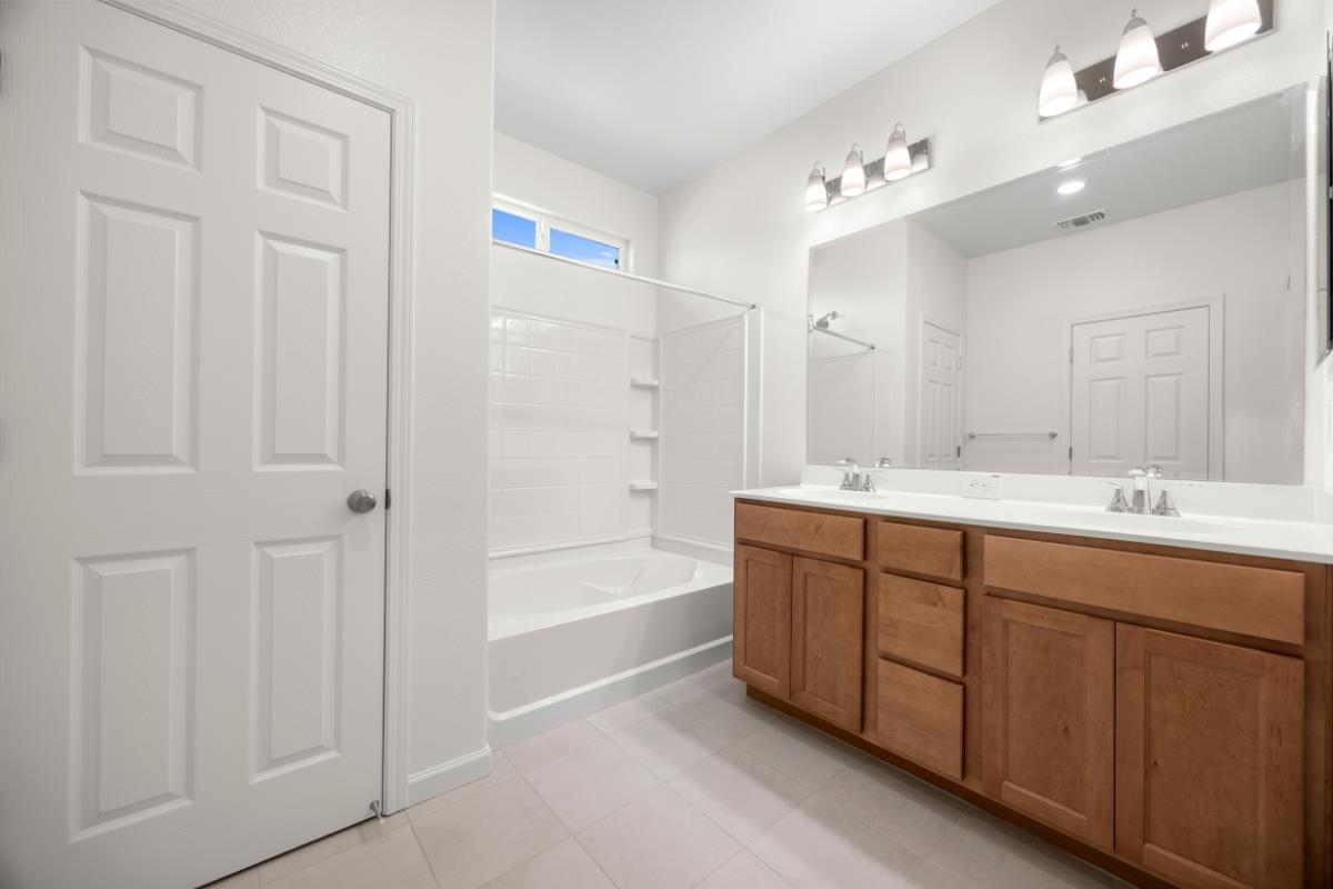 Detail Gallery Image 14 of 33 For 2110 Gladiola Dr, Hollister,  CA 95023 - 3 Beds | 2/1 Baths