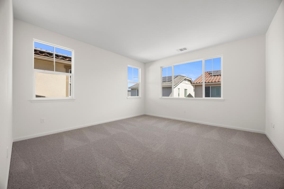 Detail Gallery Image 16 of 33 For 2110 Gladiola Dr, Hollister,  CA 95023 - 3 Beds | 2/1 Baths