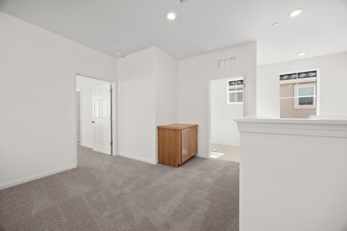 Detail Gallery Image 19 of 33 For 2110 Gladiola Dr, Hollister,  CA 95023 - 3 Beds | 2/1 Baths