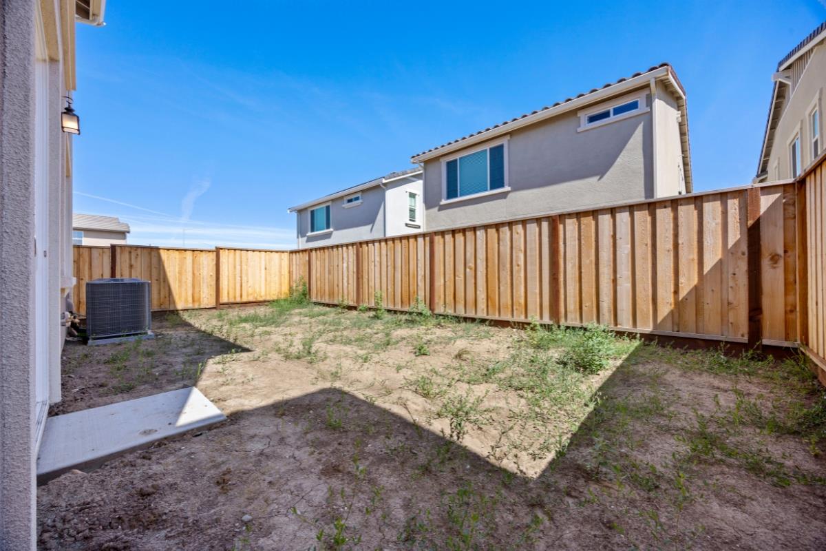 Detail Gallery Image 6 of 33 For 2110 Gladiola Dr, Hollister,  CA 95023 - 3 Beds | 2/1 Baths