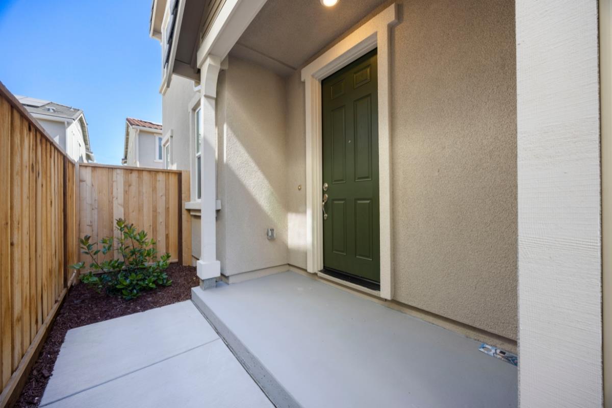 Detail Gallery Image 7 of 33 For 2110 Gladiola Dr, Hollister,  CA 95023 - 3 Beds | 2/1 Baths