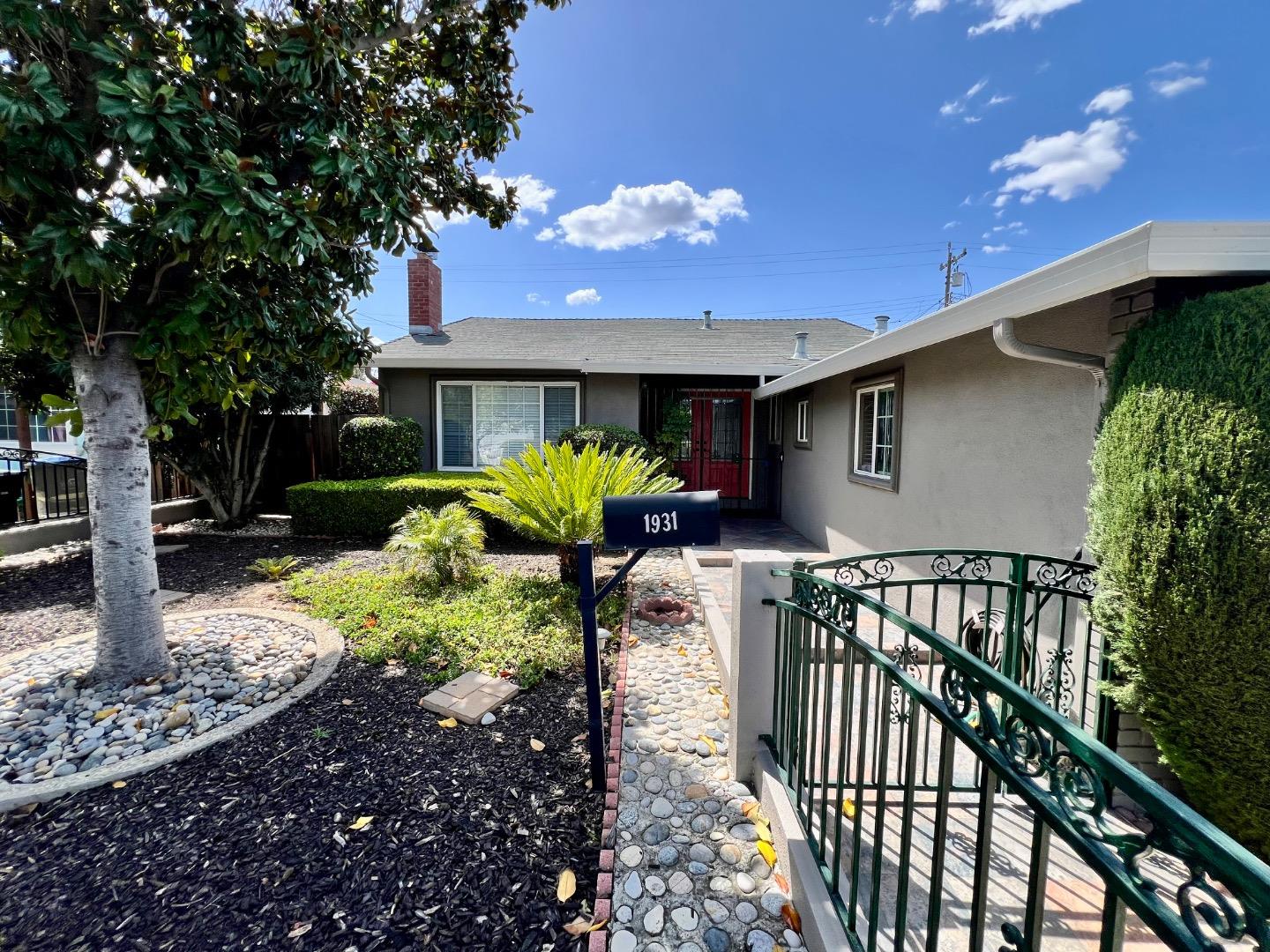 Detail Gallery Image 2 of 26 For 1931 Kilchoan Way, San Jose,  CA 95122 - 3 Beds | 2 Baths
