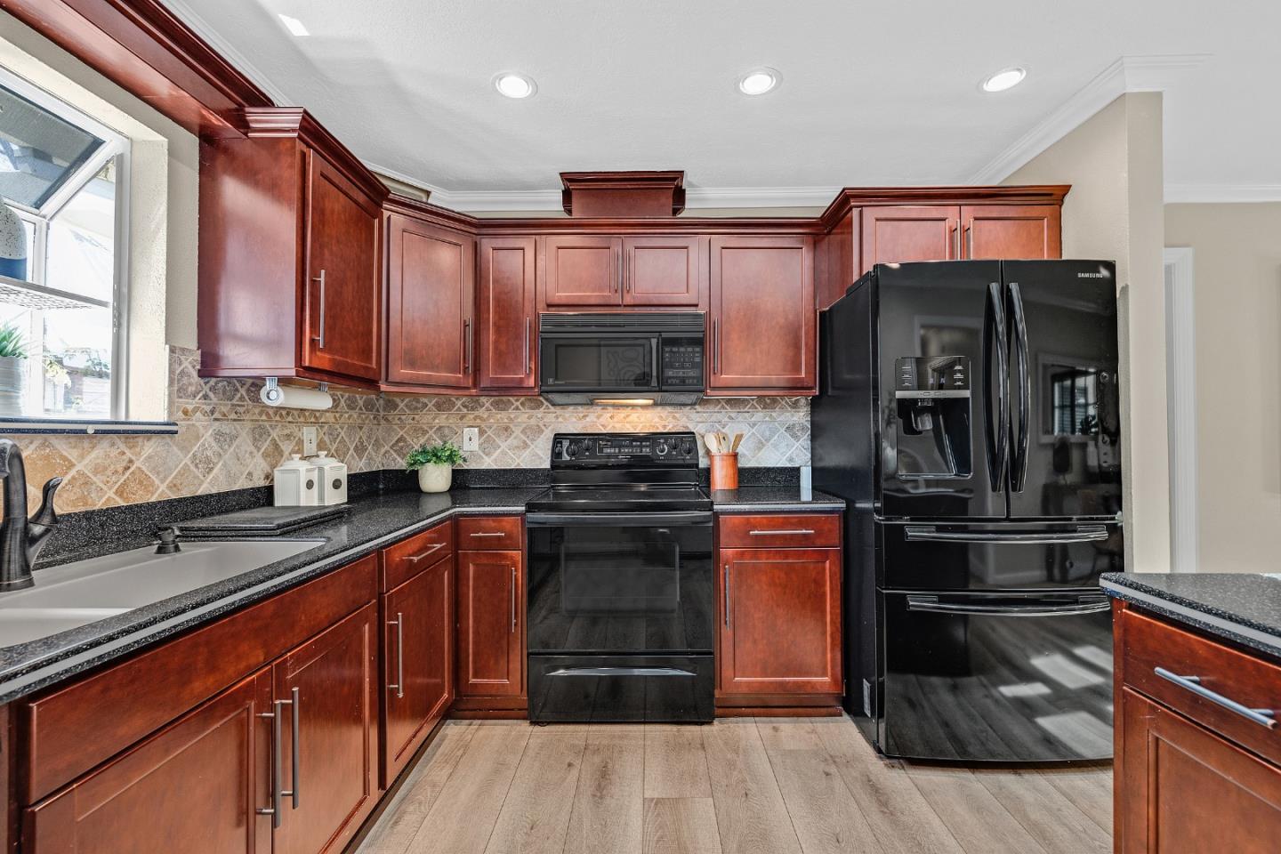 Detail Gallery Image 5 of 39 For 740 Santa Christina Ct, Sunnyvale,  CA 94085 - 4 Beds | 2 Baths