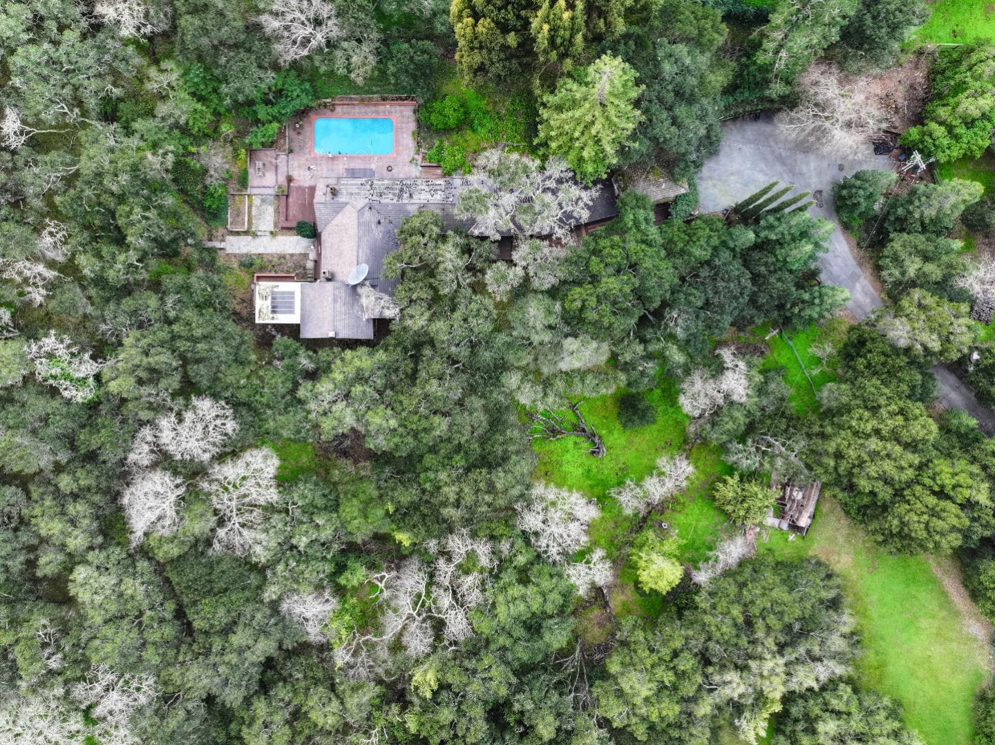 Detail Gallery Image 2 of 3 For 380 La Questa Way, Woodside,  CA 94062 - 4 Beds | 4 Baths