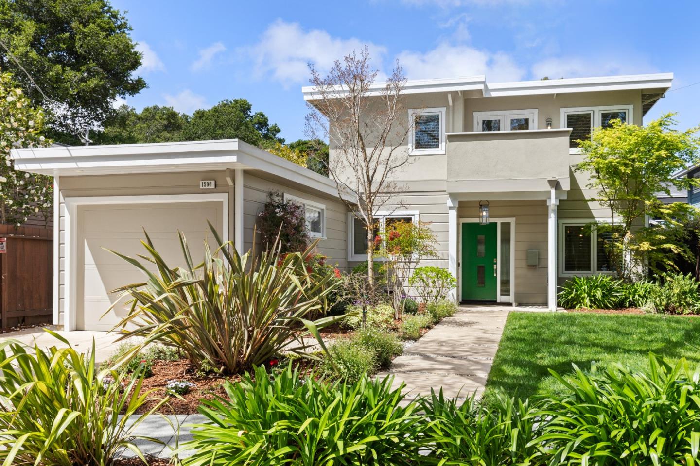 Detail Gallery Image 2 of 47 For 1596 Columbus Ave, Burlingame,  CA 94010 - 4 Beds | 3 Baths
