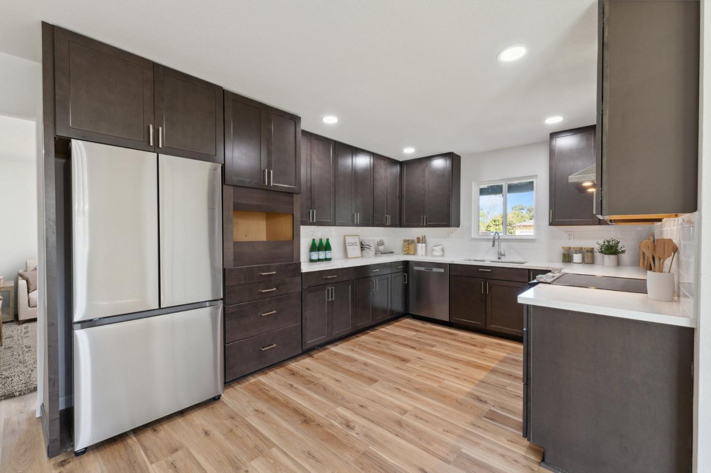 Detail Gallery Image 5 of 19 For 1826 Gulfstream Dr, Modesto,  CA 95350 - 3 Beds | 2 Baths