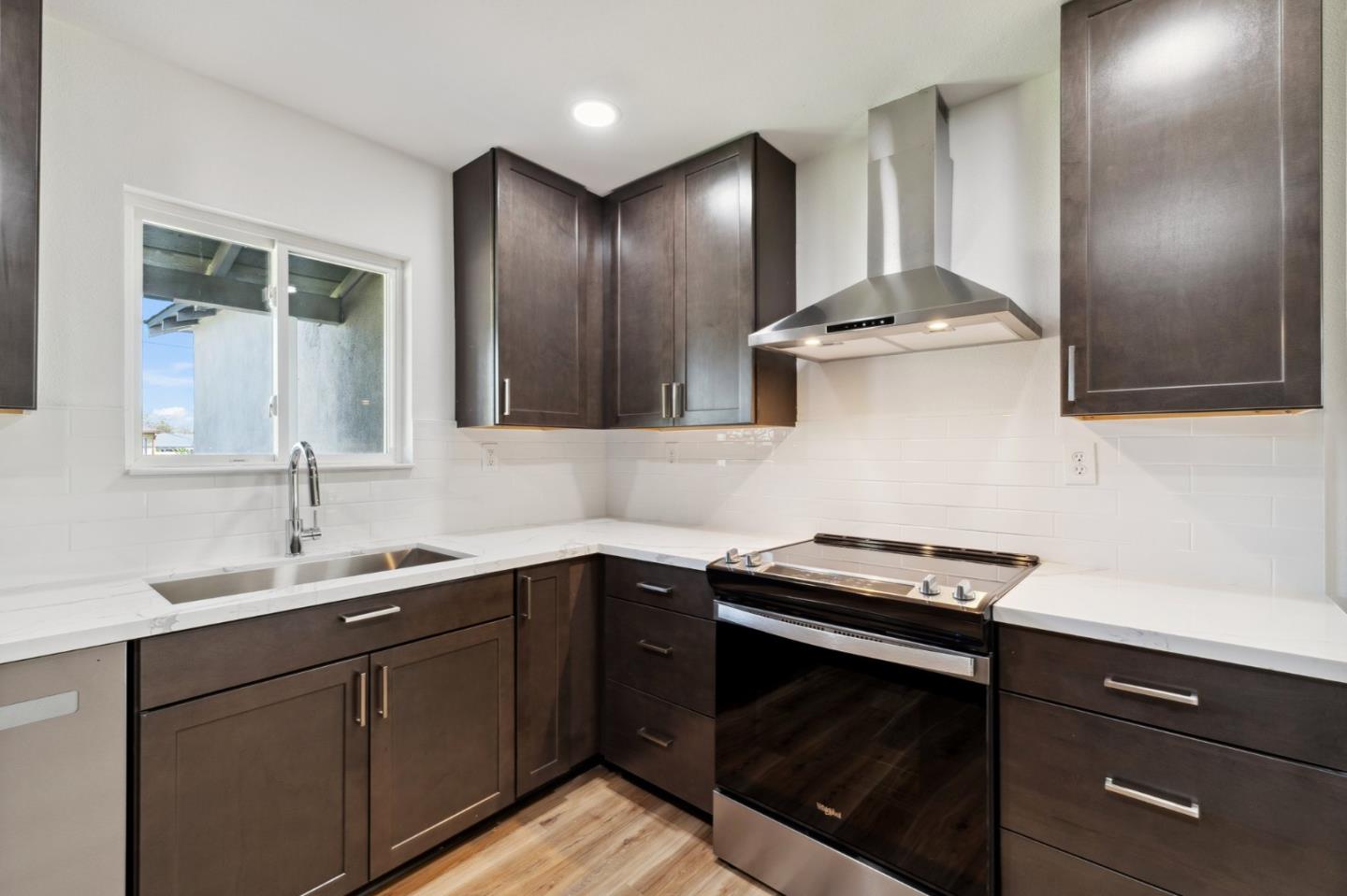 Detail Gallery Image 6 of 19 For 1826 Gulfstream Dr, Modesto,  CA 95350 - 3 Beds | 2 Baths