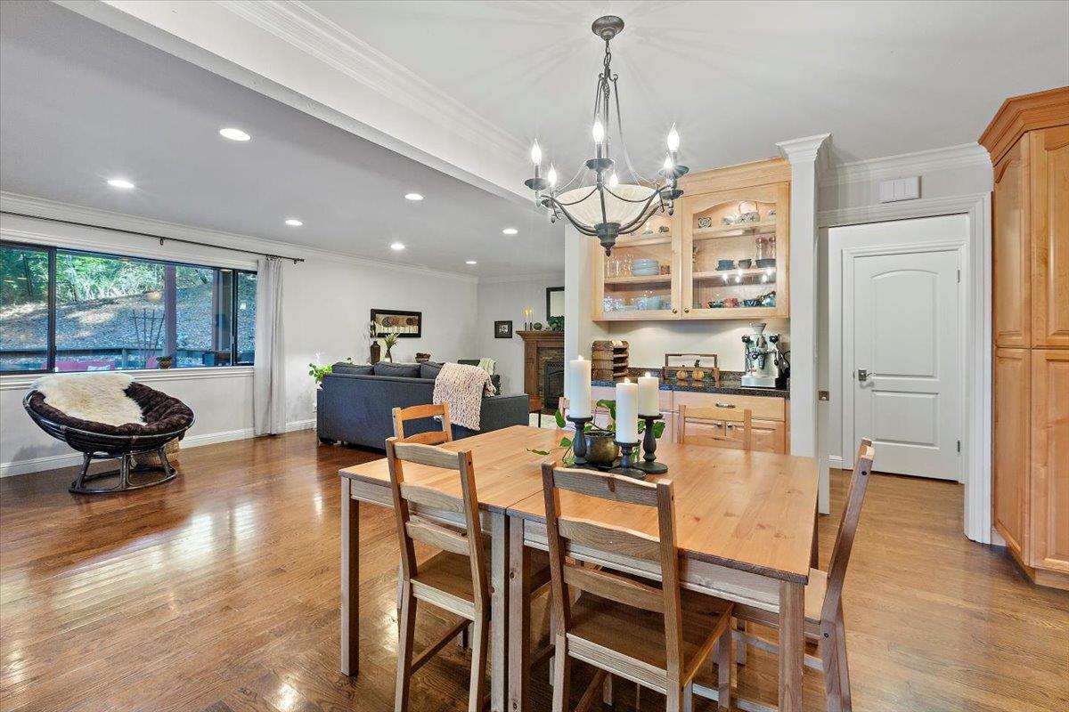 Detail Gallery Image 11 of 38 For 26145 Pierce Rd, Los Gatos,  CA 95033 - 3 Beds | 2/1 Baths