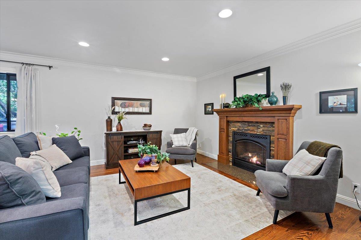 Detail Gallery Image 14 of 38 For 26145 Pierce Rd, Los Gatos,  CA 95033 - 3 Beds | 2/1 Baths