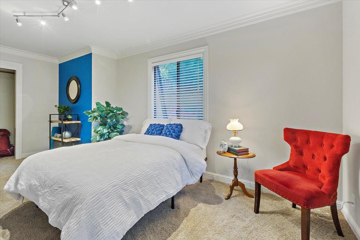 Detail Gallery Image 21 of 38 For 26145 Pierce Rd, Los Gatos,  CA 95033 - 3 Beds | 2/1 Baths