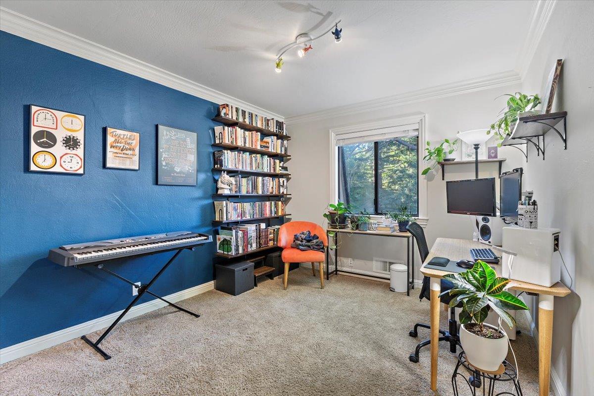 Detail Gallery Image 23 of 38 For 26145 Pierce Rd, Los Gatos,  CA 95033 - 3 Beds | 2/1 Baths