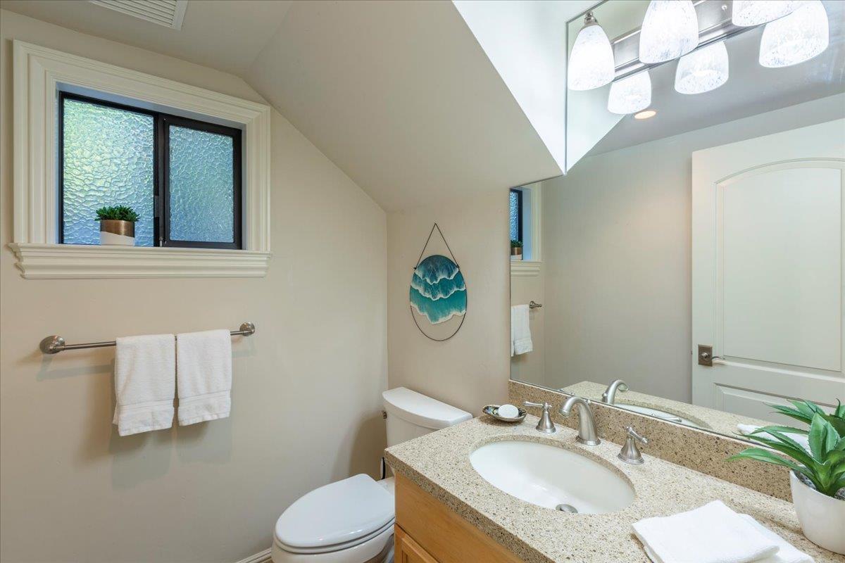 Detail Gallery Image 25 of 38 For 26145 Pierce Rd, Los Gatos,  CA 95033 - 3 Beds | 2/1 Baths