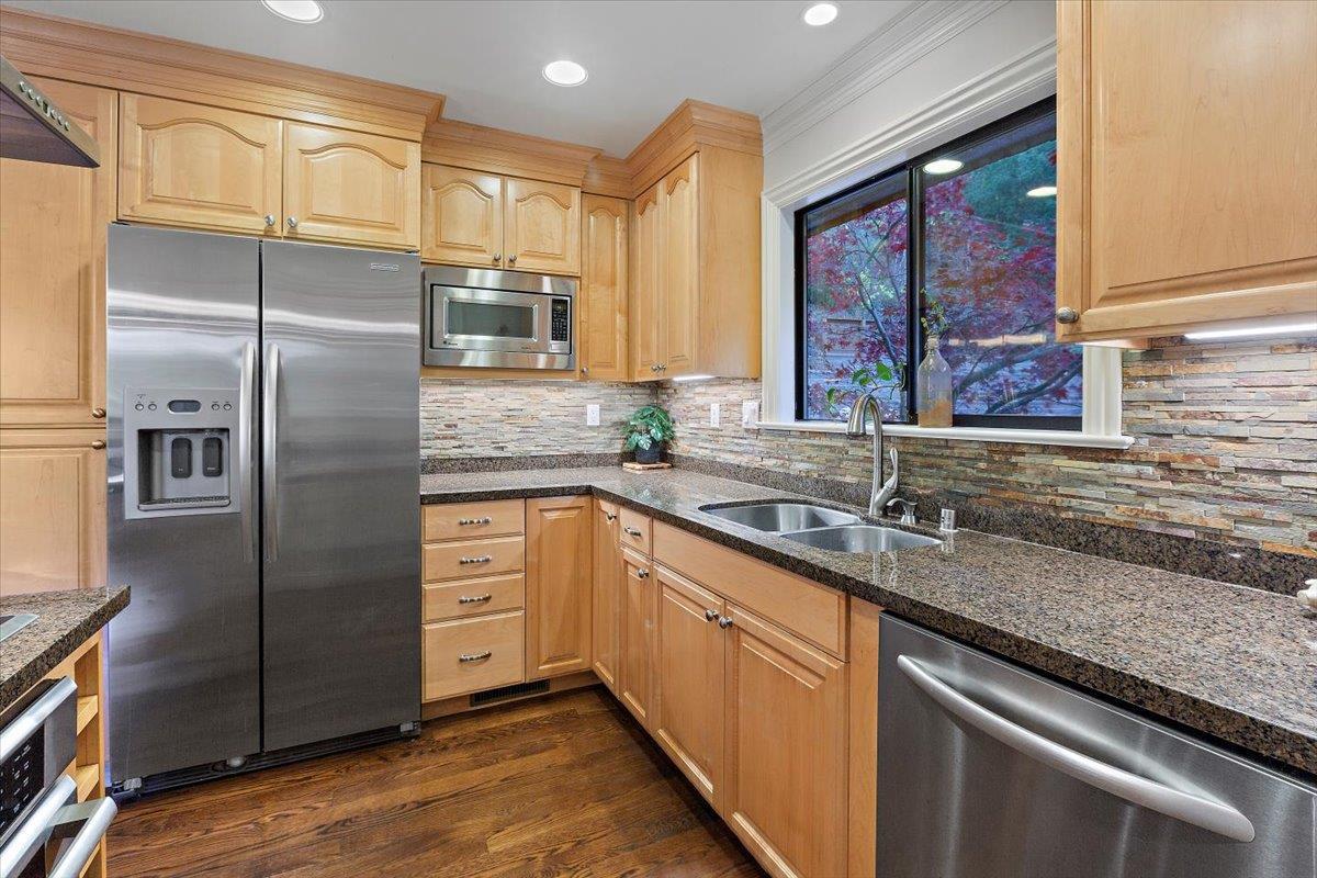 Detail Gallery Image 6 of 38 For 26145 Pierce Rd, Los Gatos,  CA 95033 - 3 Beds | 2/1 Baths