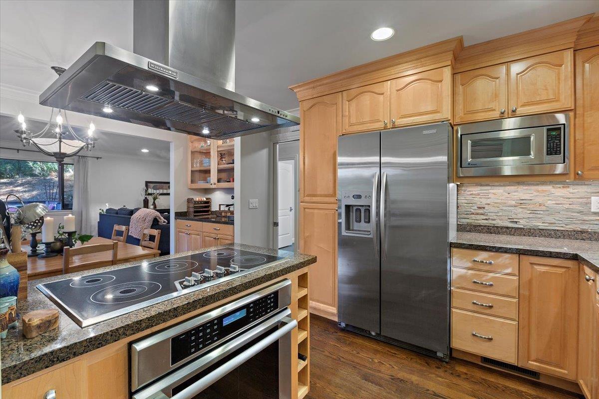 Detail Gallery Image 7 of 38 For 26145 Pierce Rd, Los Gatos,  CA 95033 - 3 Beds | 2/1 Baths