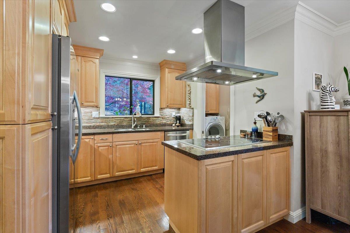 Detail Gallery Image 8 of 38 For 26145 Pierce Rd, Los Gatos,  CA 95033 - 3 Beds | 2/1 Baths