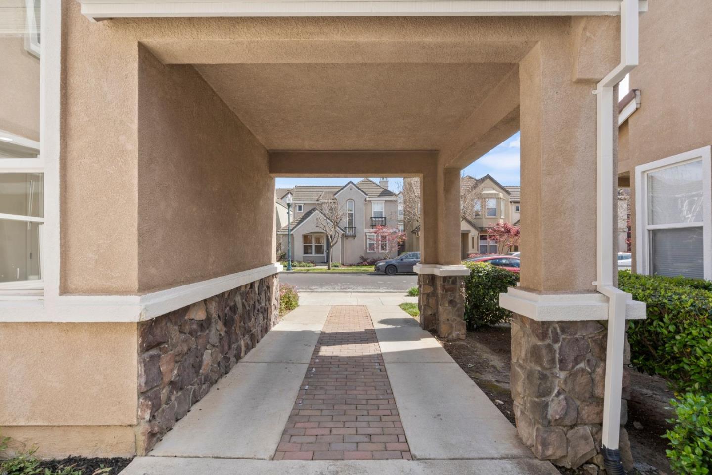 property-img