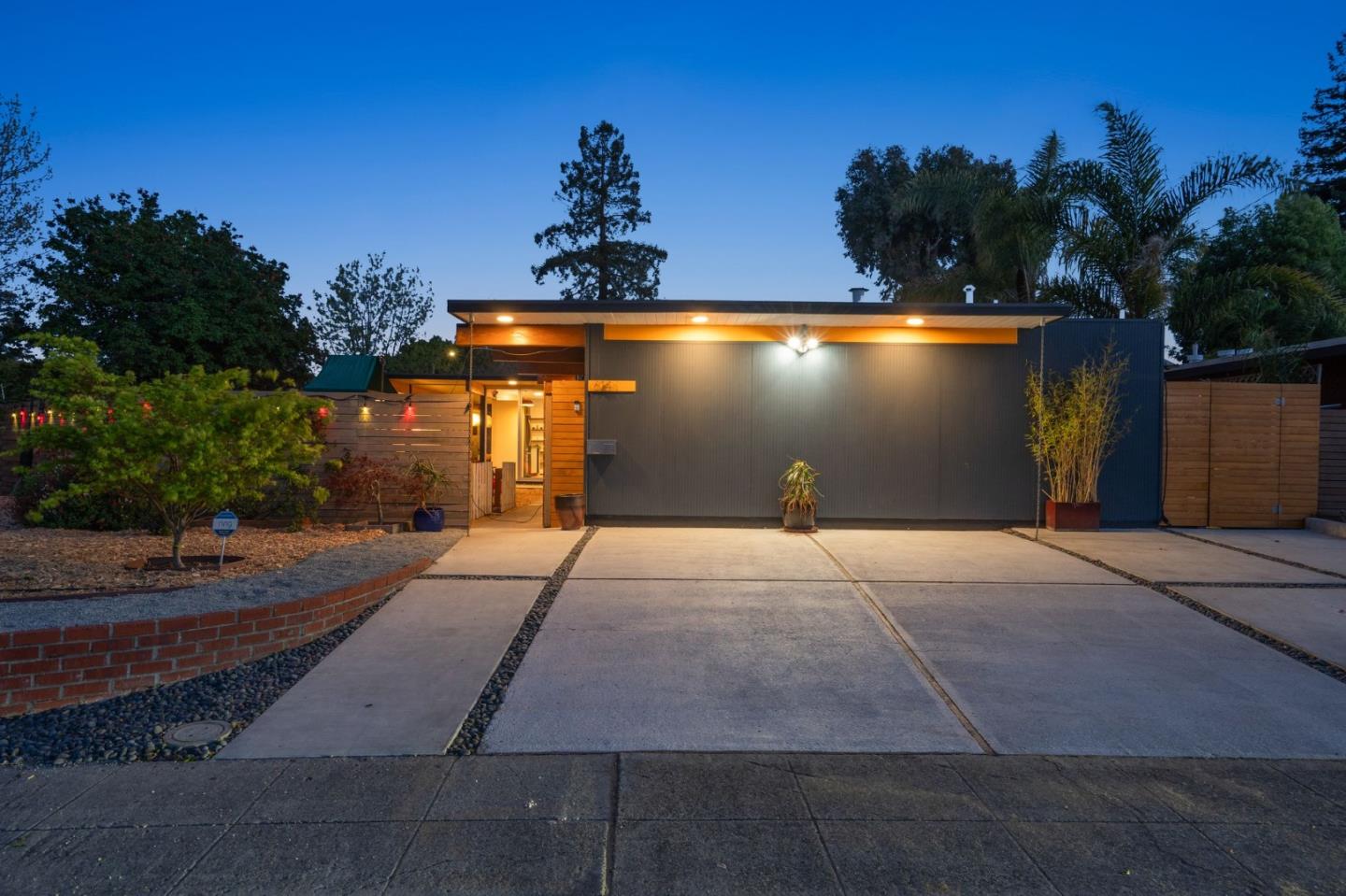Detail Gallery Image 3 of 73 For 614 Torrington Dr, Sunnyvale,  CA 94087 - 4 Beds | 3 Baths