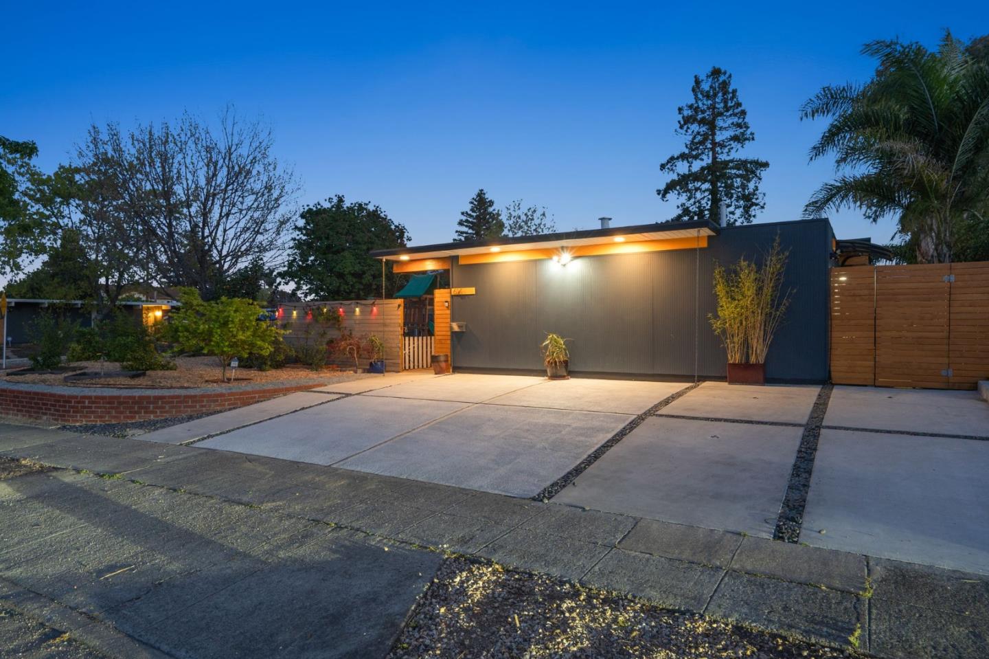 Detail Gallery Image 4 of 73 For 614 Torrington Dr, Sunnyvale,  CA 94087 - 4 Beds | 3 Baths