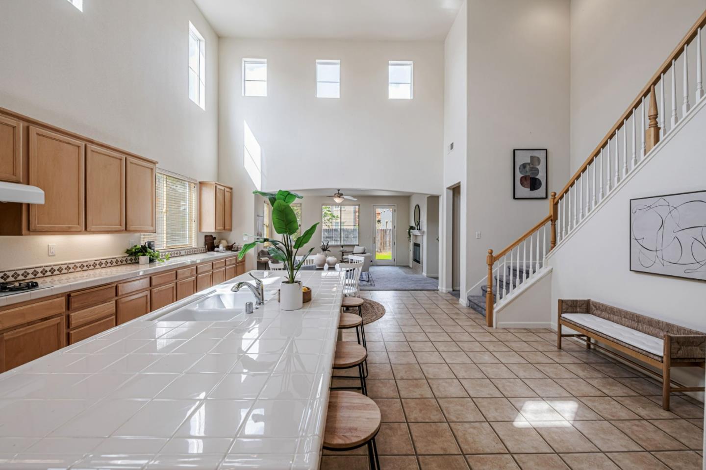 Detail Gallery Image 13 of 53 For 6619 Sao Tiago Way, Elk Grove,  CA 95757 - 5 Beds | 3/1 Baths