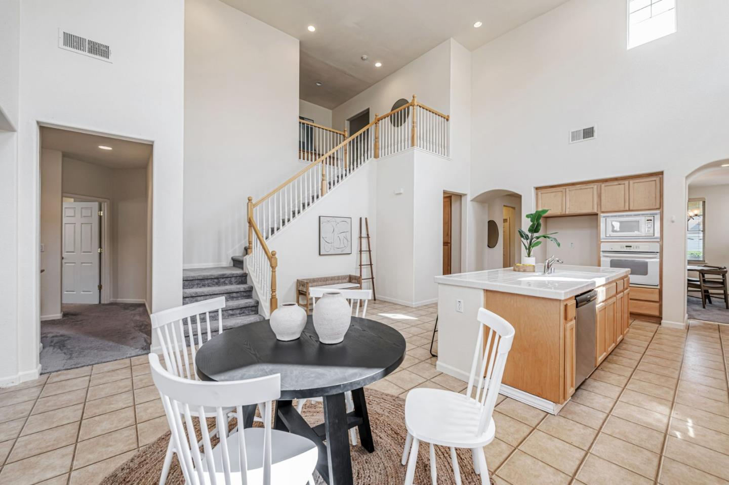 Detail Gallery Image 17 of 53 For 6619 Sao Tiago Way, Elk Grove,  CA 95757 - 5 Beds | 3/1 Baths