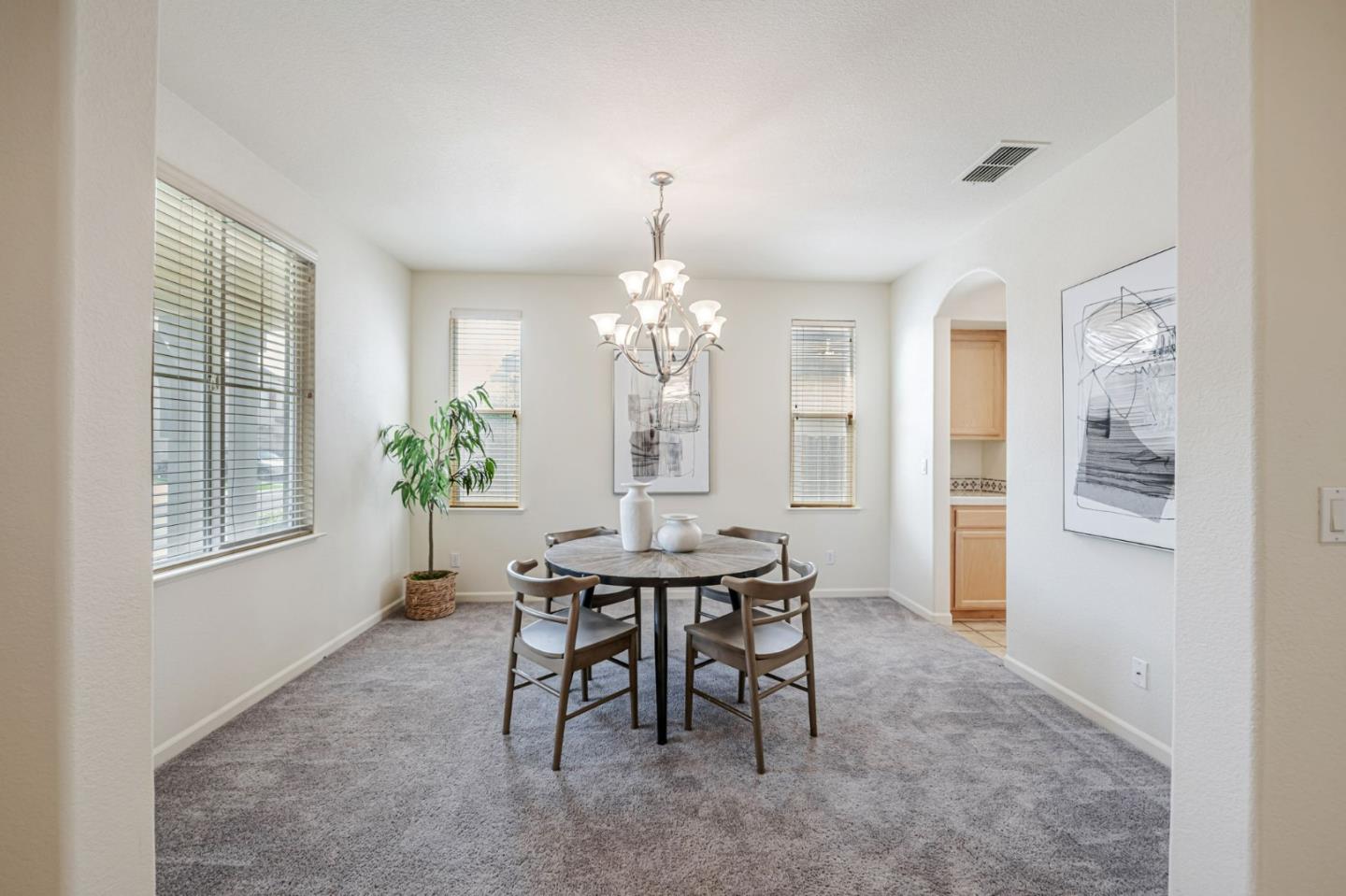 Detail Gallery Image 19 of 53 For 6619 Sao Tiago Way, Elk Grove,  CA 95757 - 5 Beds | 3/1 Baths