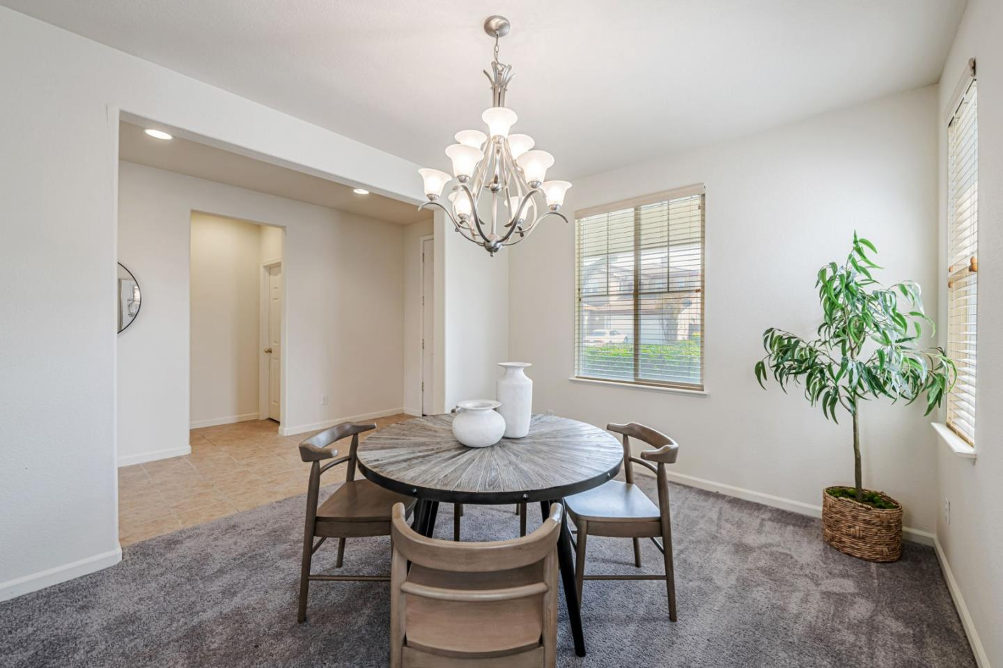 Detail Gallery Image 20 of 53 For 6619 Sao Tiago Way, Elk Grove,  CA 95757 - 5 Beds | 3/1 Baths