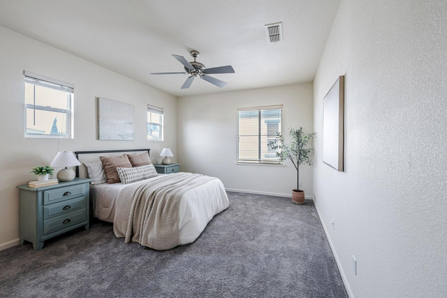 Detail Gallery Image 30 of 53 For 6619 Sao Tiago Way, Elk Grove,  CA 95757 - 5 Beds | 3/1 Baths