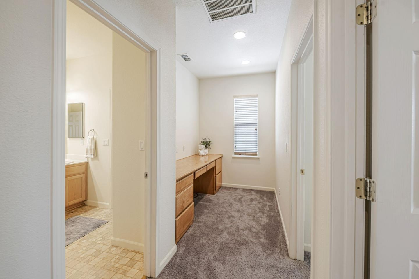 Detail Gallery Image 37 of 53 For 6619 Sao Tiago Way, Elk Grove,  CA 95757 - 5 Beds | 3/1 Baths