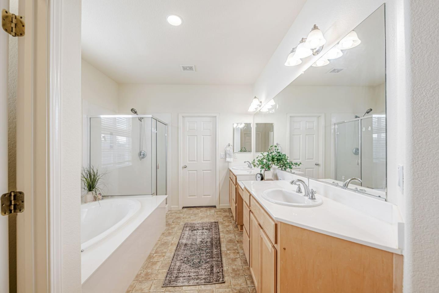 Detail Gallery Image 38 of 53 For 6619 Sao Tiago Way, Elk Grove,  CA 95757 - 5 Beds | 3/1 Baths
