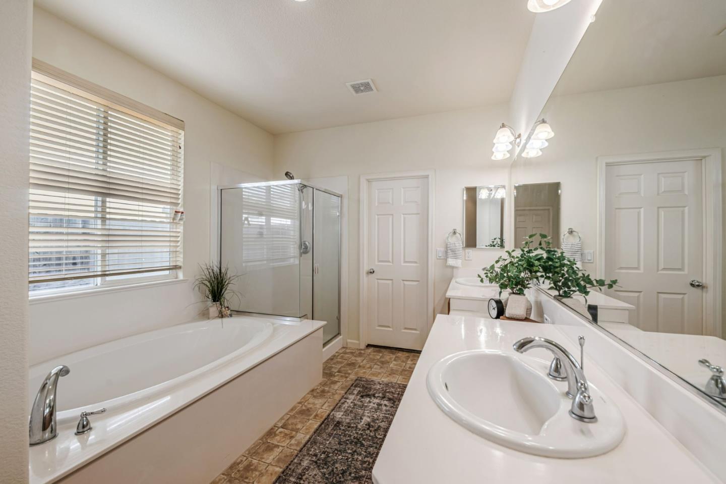 Detail Gallery Image 39 of 53 For 6619 Sao Tiago Way, Elk Grove,  CA 95757 - 5 Beds | 3/1 Baths