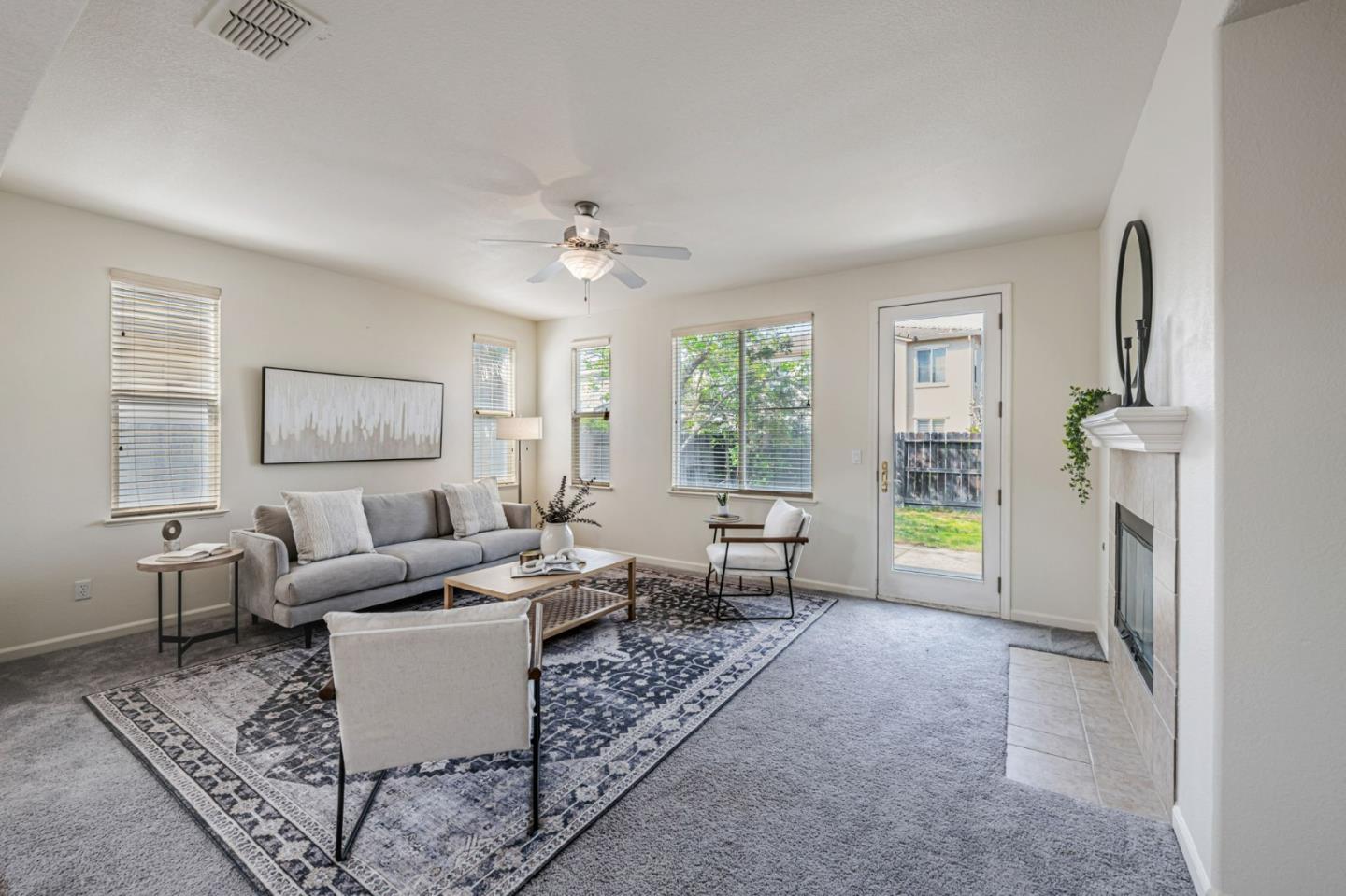 Detail Gallery Image 7 of 53 For 6619 Sao Tiago Way, Elk Grove,  CA 95757 - 5 Beds | 3/1 Baths