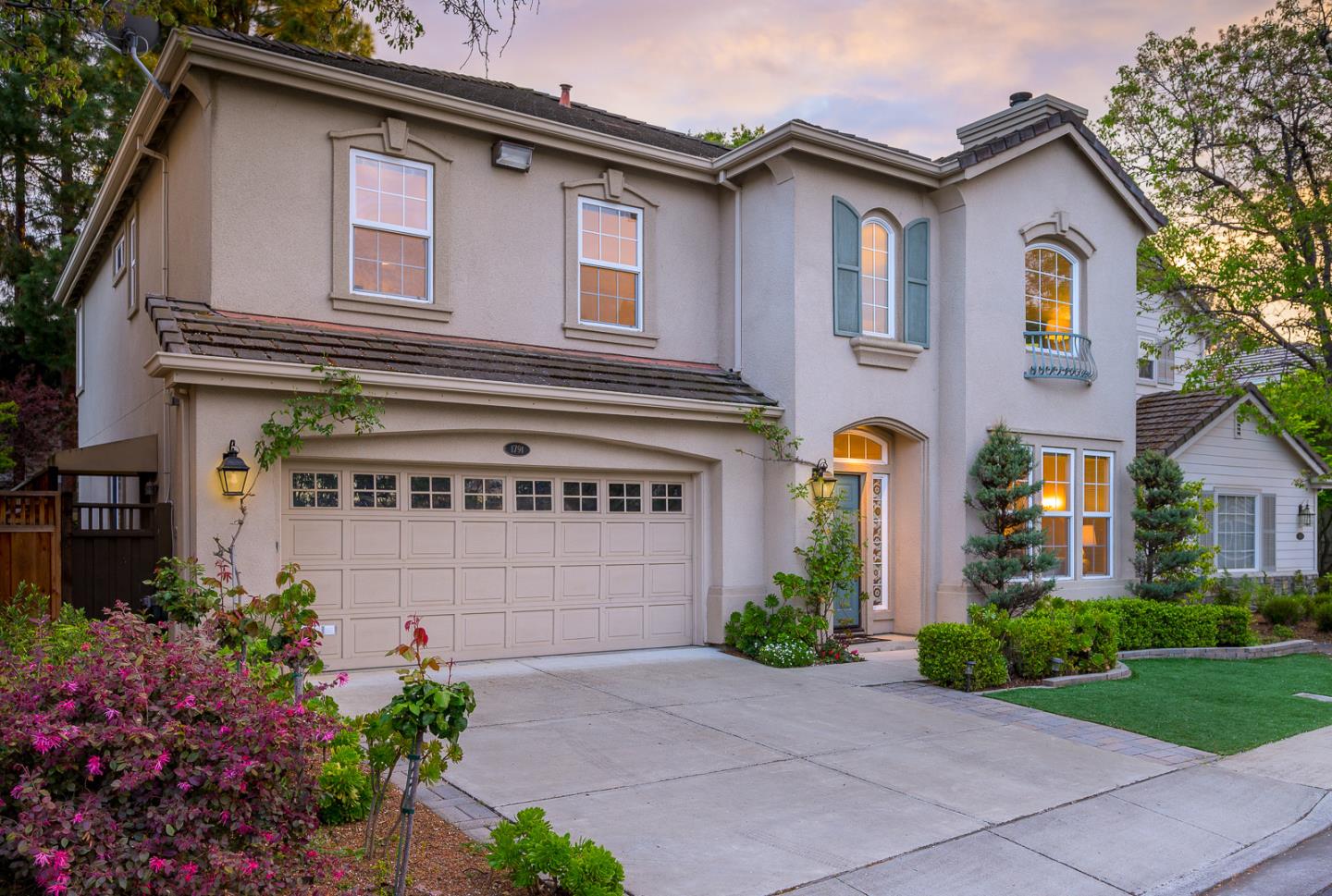 Detail Gallery Image 2 of 26 For 1791 Woodhaven Pl, Mountain View,  CA 94041 - 6 Beds | 3/1 Baths