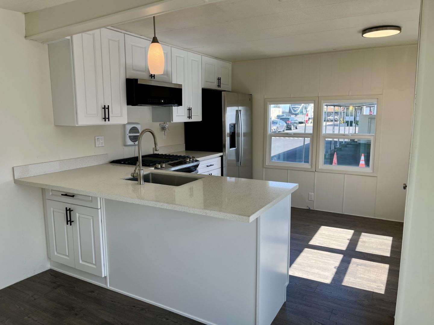Detail Gallery Image 2 of 17 For 1700 El Camino Real #12-5,  South San Francisco,  CA 94080 - 1 Beds | 1 Baths